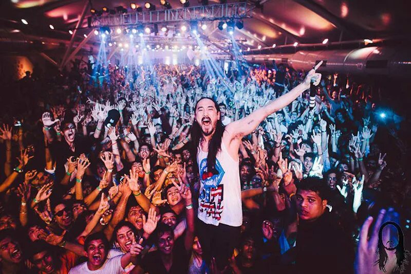 Steve aoki my head. Steve aoki. steve aoki 90ы. стив аоки в очках. steve aoki 2010 санкт петербург афиша.