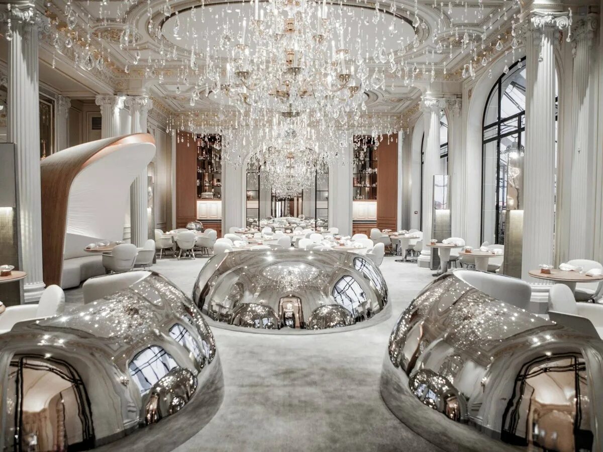 Изысканное место. Ресторан Alain Ducasse au Plaza Athenee. Alain Ducasse au Plaza Athenee Париж Франция. Alain Ducasse au Plaza Athénée ресторан. Отель в Париже Плаза Атени.