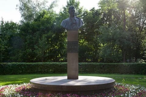 Памятник евгению вучетичу