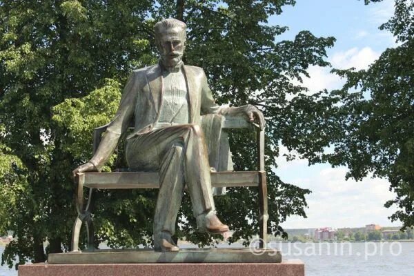 Купить ижевск чайковский. Памятник Чайковскому в Ижевске. Ижевск Чайковский Воткинск. Скульптура Чайковского. Памятник Чайковскому в Ижевске фото.