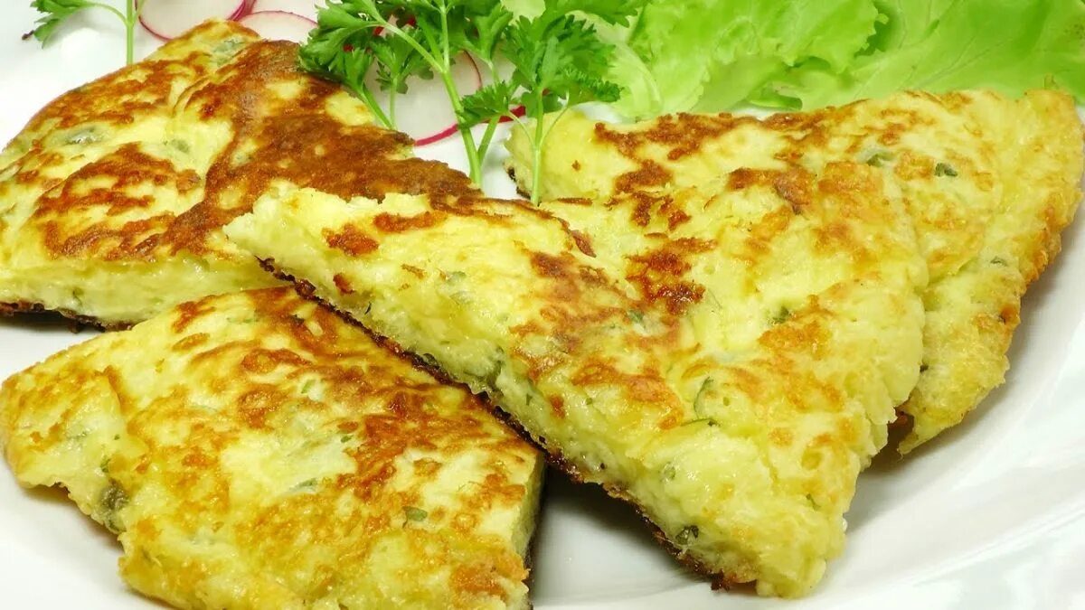 Хачапури на сковороде на кефире. Сырная лепешка хачапури. Ленивый хачапури. Ленивые хачапури с сыром на сковороде. Хачапури с сыром на сковороде.
