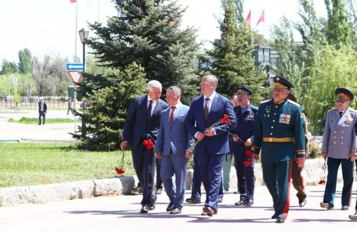 9 мая знаменск. Зато Знаменск Астраханской области. Памятник Вознюку Знаменск Астраханской области. Памятник королеву Знаменск. Комендант г. Знаменск Астраханская область в 2010 году.