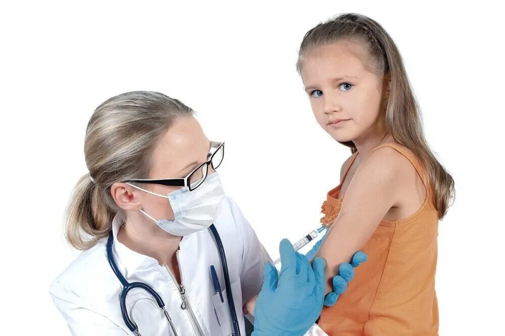 Вакцинация детей. Уколы детям. Прививки девочкам. Девочка прививка. Врачи делают уколы детям