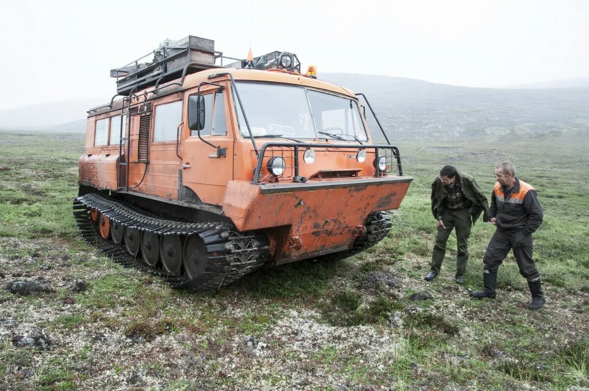 Геологи экспедиция в тундре. Болотоход газ 71. Вездеход мтлб тундра. Болотоход газ 34039. Геологи в экспедиции.