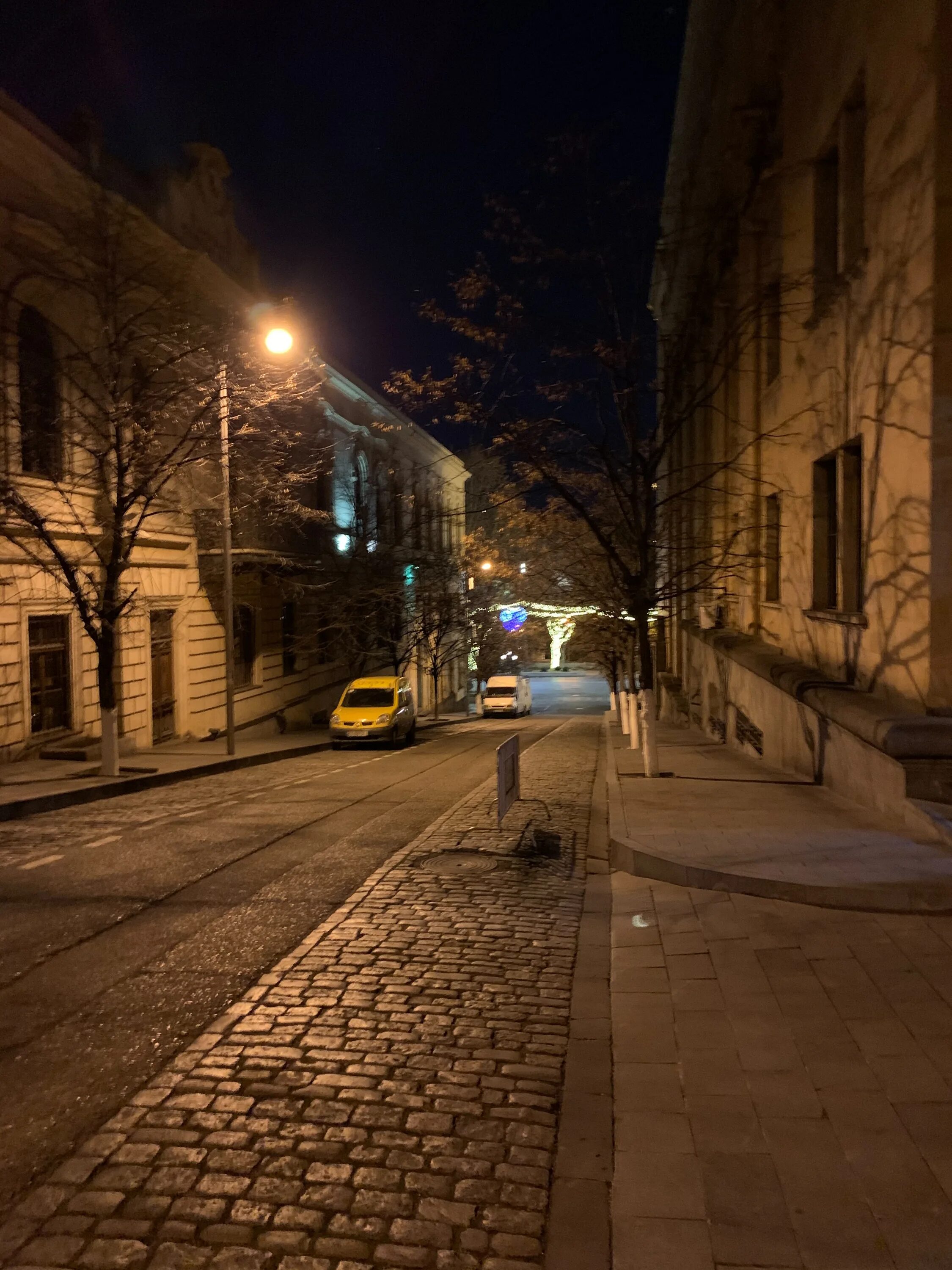 Tbilisi streets. Ночной Тбилиси улицы. Улочки Тбилиси. Марьяни Тбилиси улица. Тбилиси улица Манижашвили.