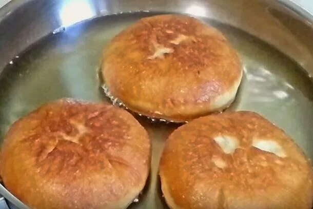 Беляши. Беляш рецепт на сковороде с мясом дрожжах. Татарские пирожки перемячи. Беляши сытоедов. Вкусное тесто для беляшей.