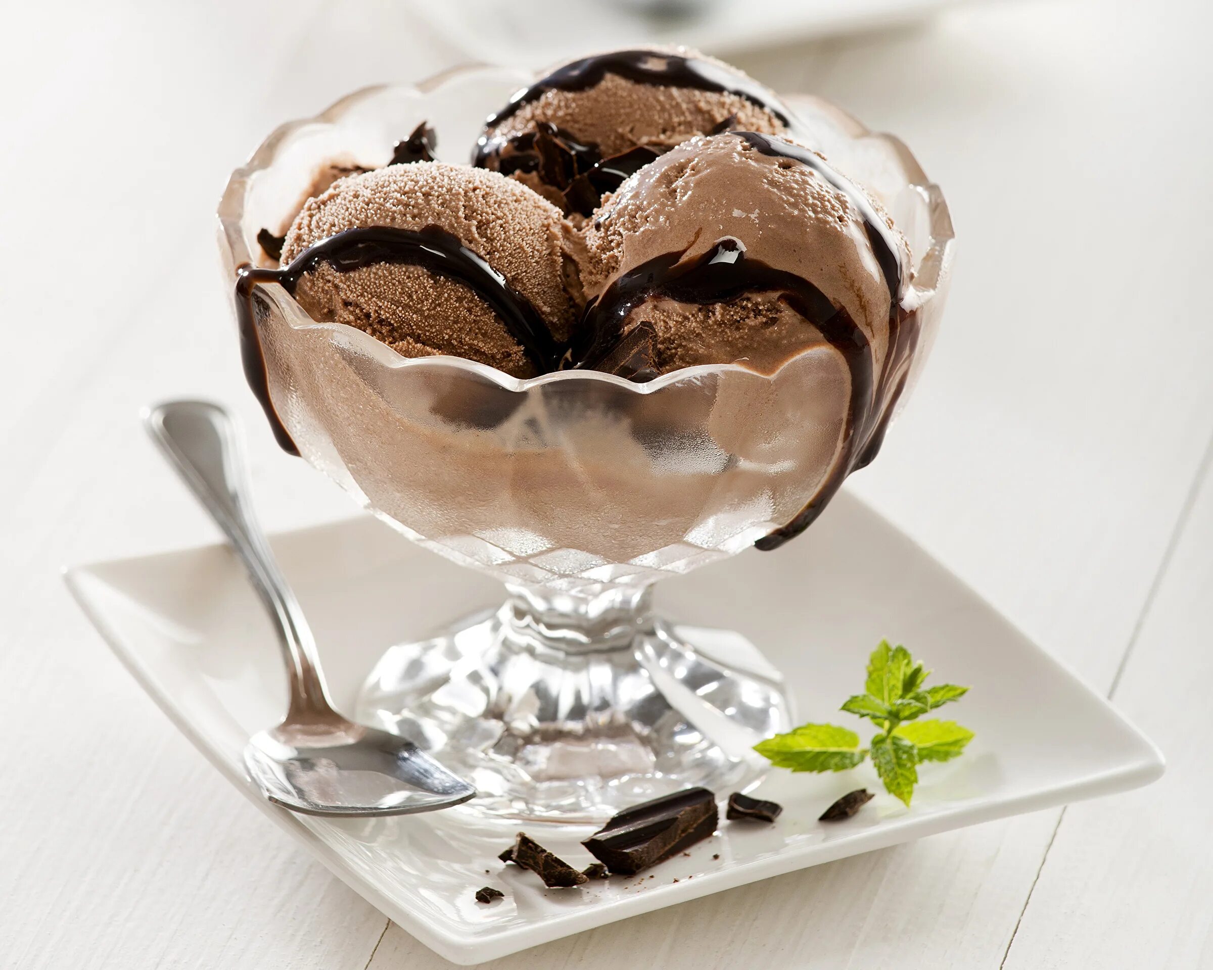 шоколадное мороженое. замороженный шоколад. красивое шоколадное мороженое. шоколадное мороженое. замороженная шоколадка.