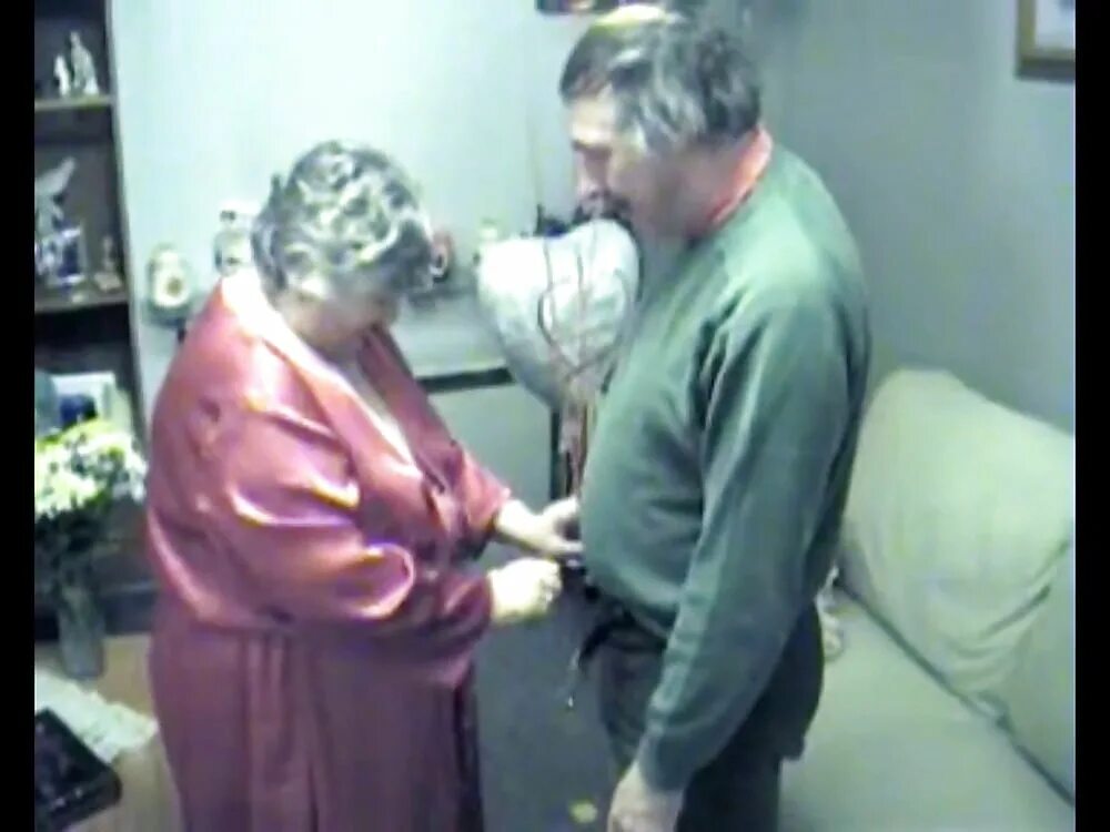 Бабушка и внук подросток. Бабушка спит. Бабушка переспала с внуком. Вебкамера русские бабушки. Старые толстые русские.