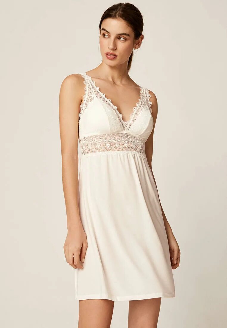 Donna сорочка nina nightdress. Белая ночная сорочка женская. Белая ночная сорочка женская. Сорочка женская ночная 1850. Подол рубашки.