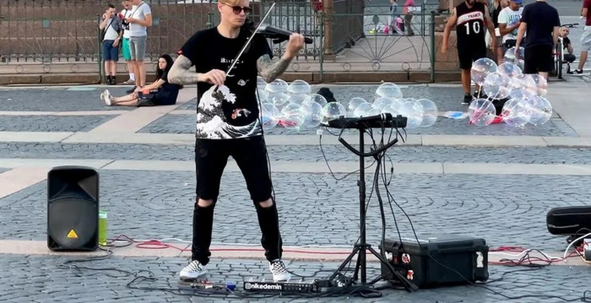 Уличные музыканты Виртуозы. Скрипки санкт петербург