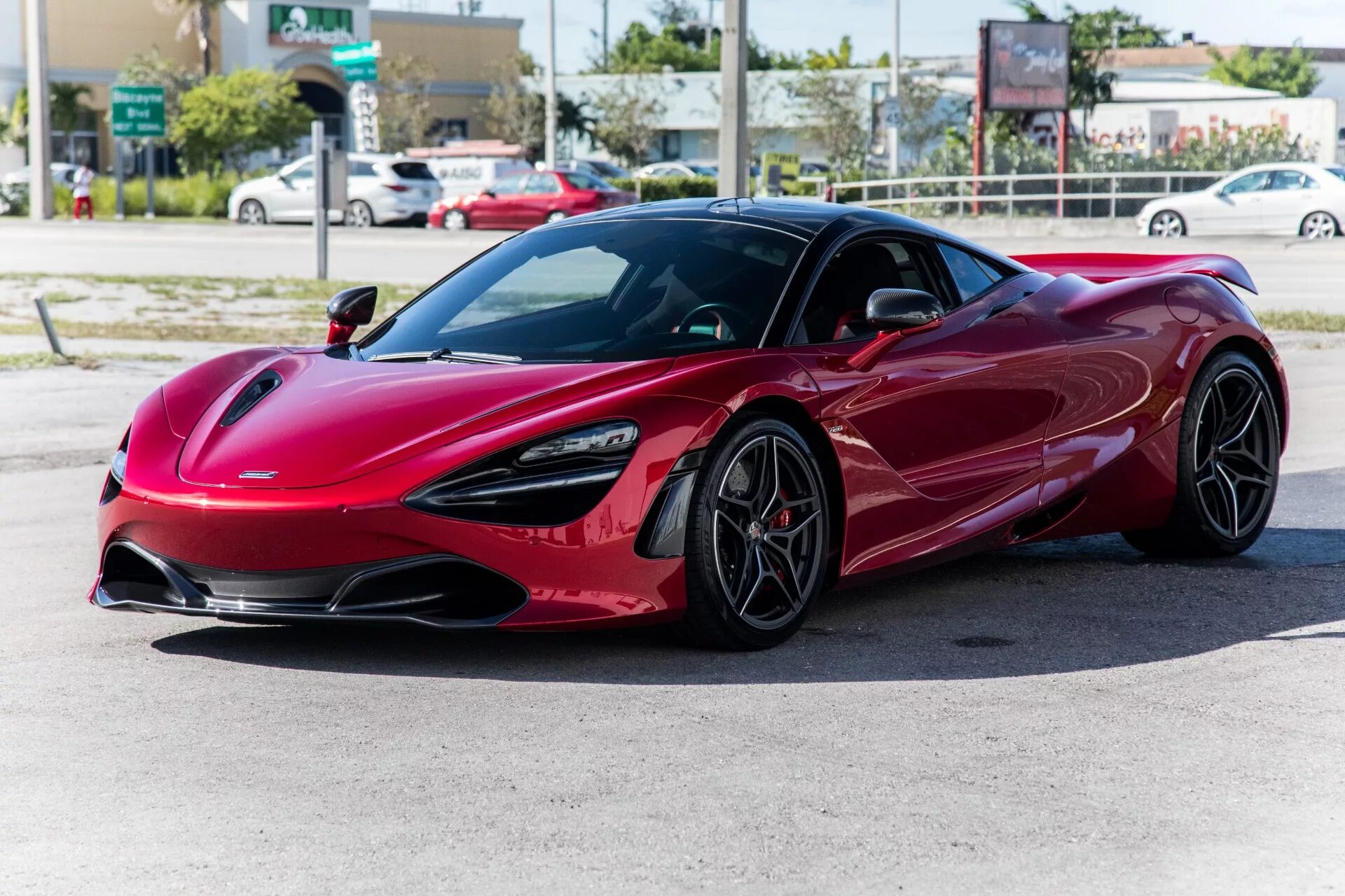 Макларен 720s цена. Макларен 720s красный. Макларен 720. MCLAREN 720s Performance. MCLAREN 720s красный.