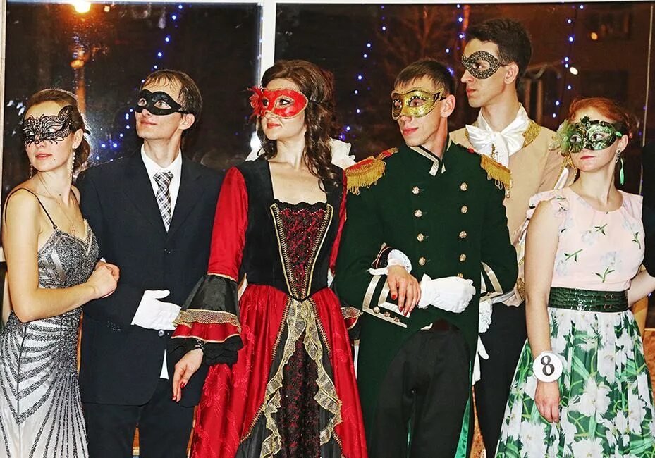 Тематическая вечеринка бал. Бал маскарад в санкт петербурге. Милые обманщицы сериал бал. Бал маскарад корпоратив новогодний. Вечеринка в стиле маскарад.