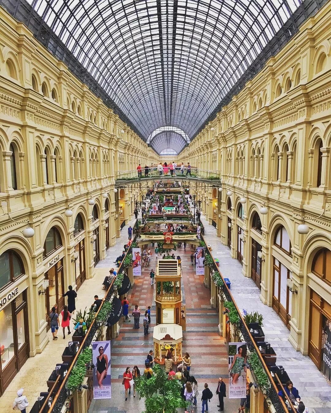 Сайт интернет магазин гум. ГУМ Москва. Торговый центр ГУМ Москва. ГУМ Москва площадь. Магазин ГУМ на красной площади.