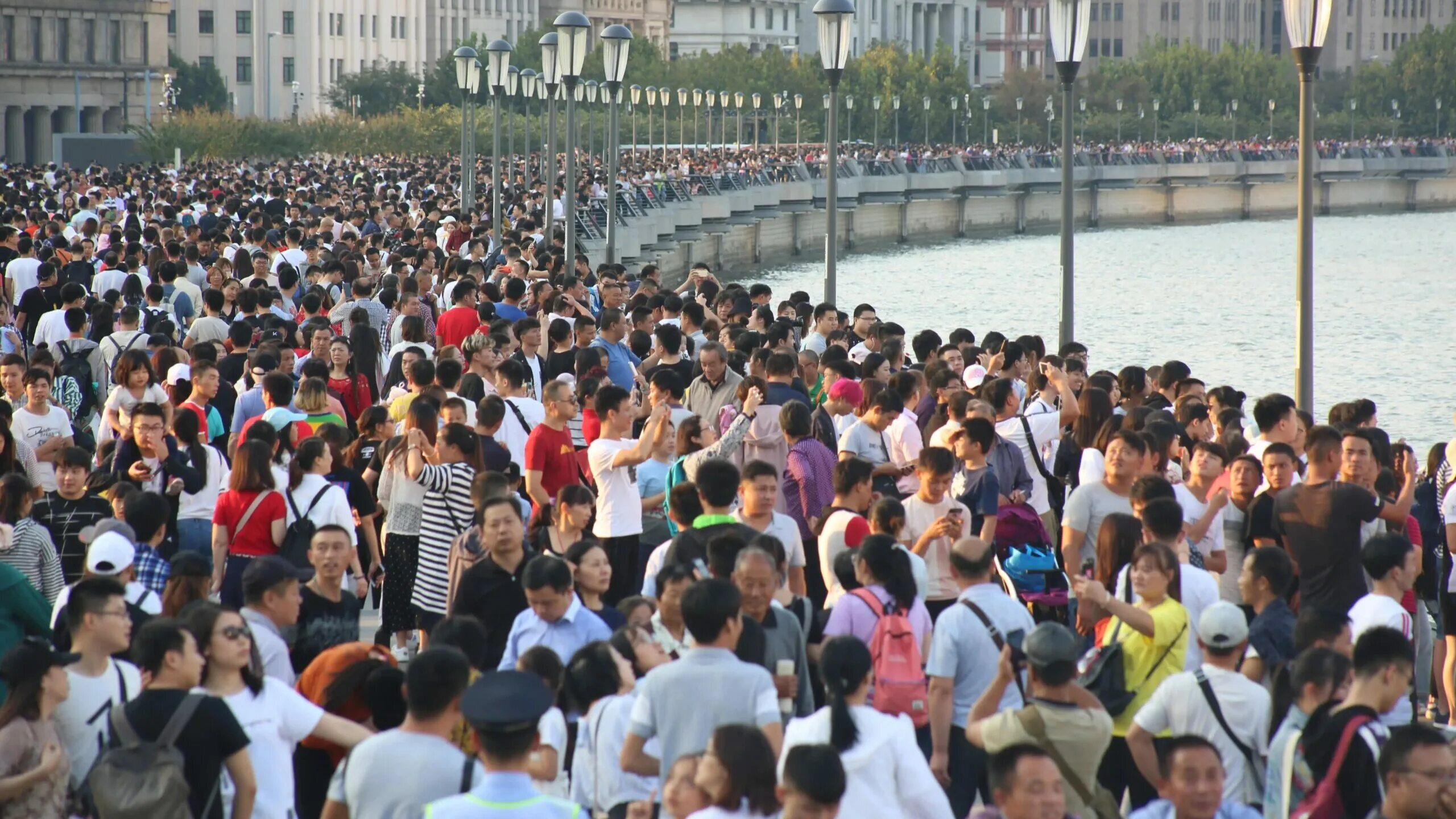 Самое многочисленное население город. Шанхай перенаселение. Шанхай население 2021. Пекин Китай население. Население Китая 2023.