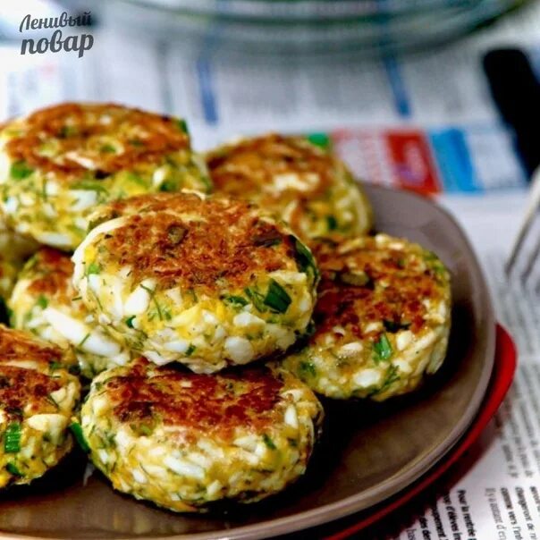 Котлеты из вареных яиц. Яичные котлеты. яичные котлетки с зеленью. котлета с яйцом. котлеты с вареным яйцом.