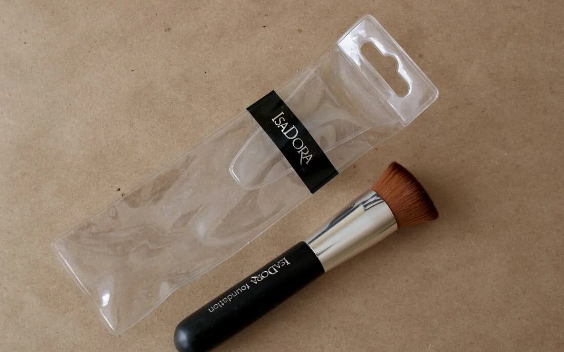 Face Buffer Brush Isadora. Isadora Buffer face Buffer Brush Isadora. Аналог Shiseido. Хайлайтер изадора.