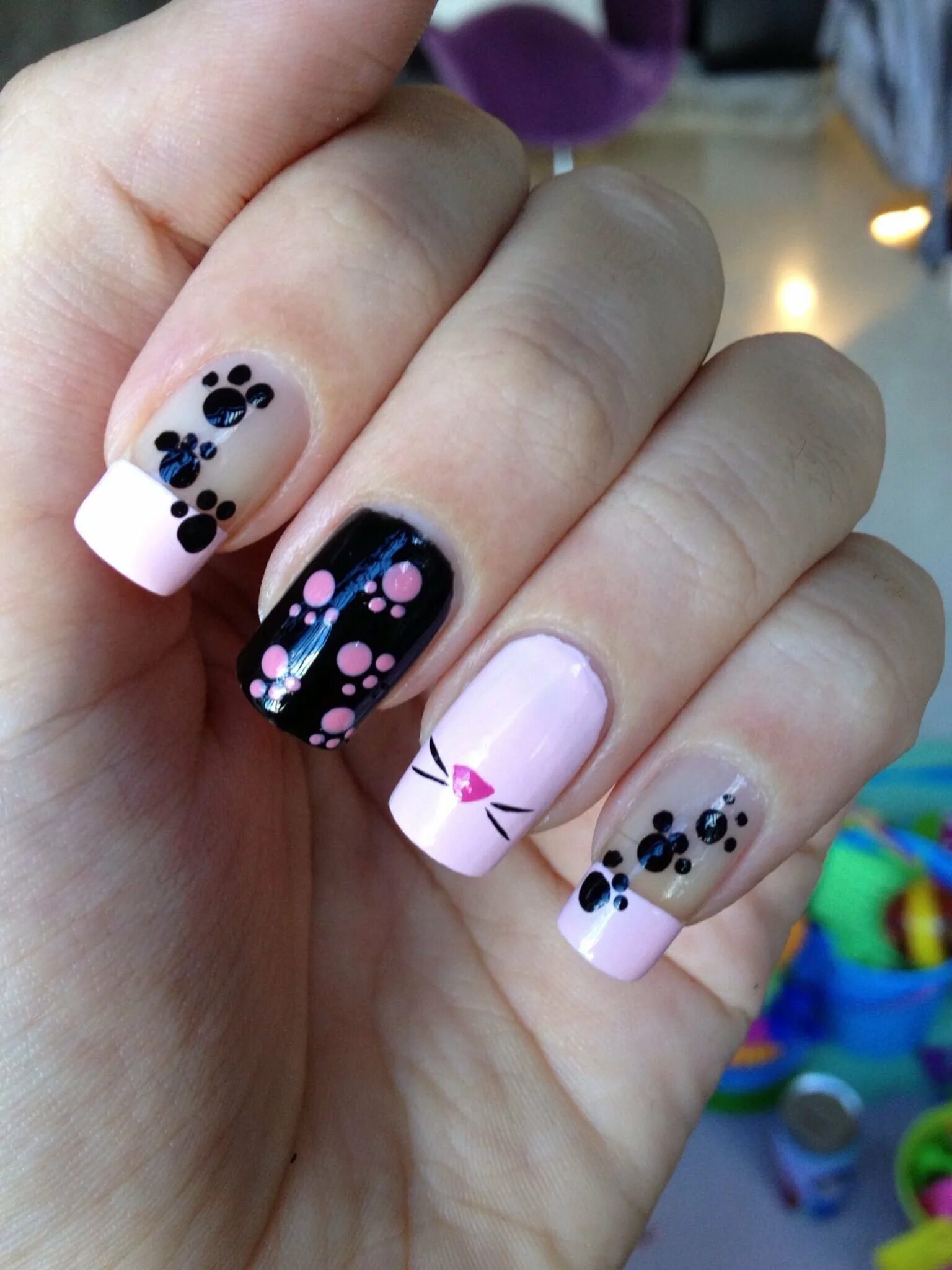Маникюр с собаками. Милые ногти. Кошачья лапка на ногтях. Кошачья лапка на ногтях. Маникюр на короткие ногти с животными.