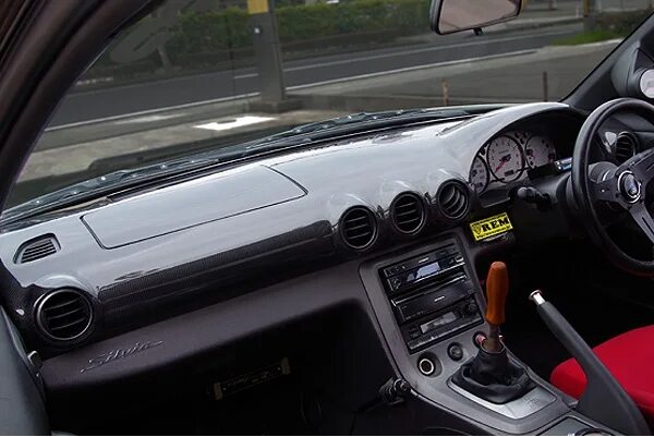 Торпеда 15. Nissan Silvia s15 салон. Nissan Silvia s15 dashboard.