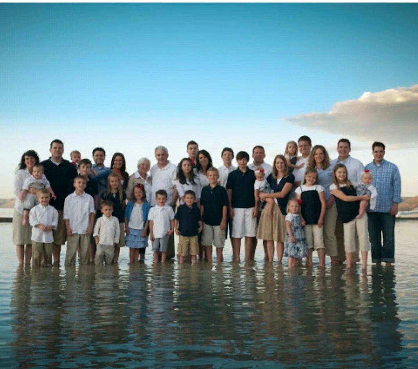 Сеть большая семья. Фотосессия большой семьи. Большая семья. Большая счастливая семья. Очень большая семья.