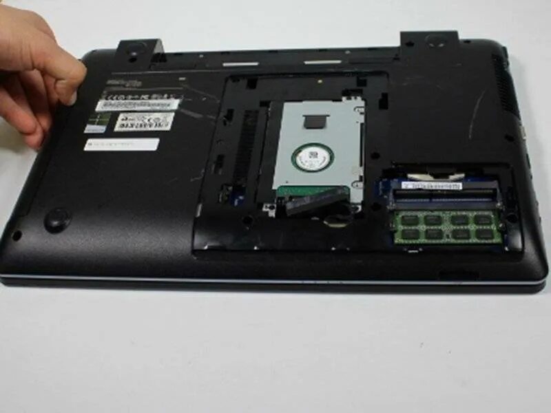 Что делать если дисковод не открывается. Дисковод samsung np300v5a. samsung np300e5c dvd привод. ноутбук самсунг с дисководом. не выдвигается дисковод в ноутбуке.