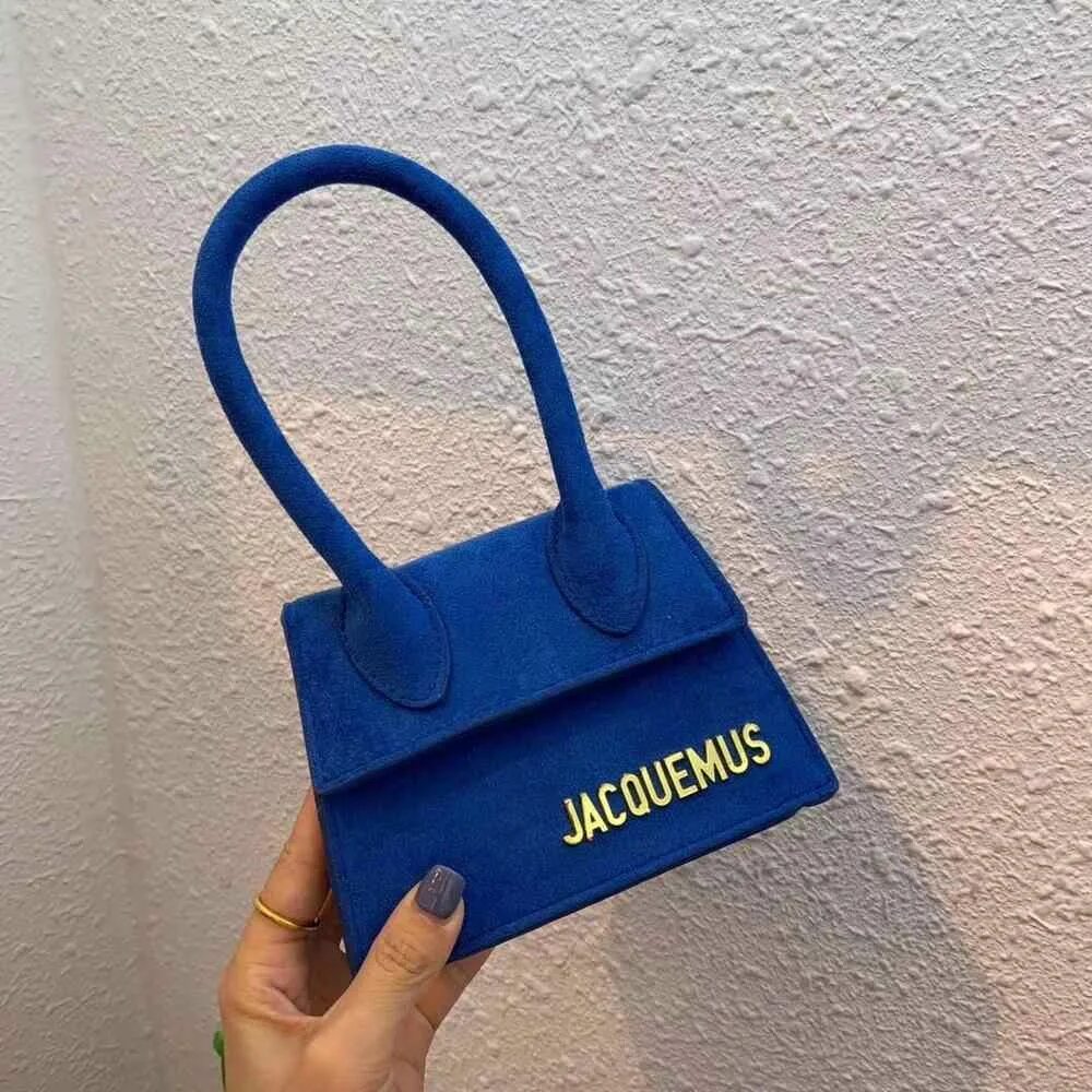 Сумка jacquemus оригинал. Сумки брендовые 2022 Jacquemus. Сумка Jacquemus маленькая. Jacquemus сумка синяя.