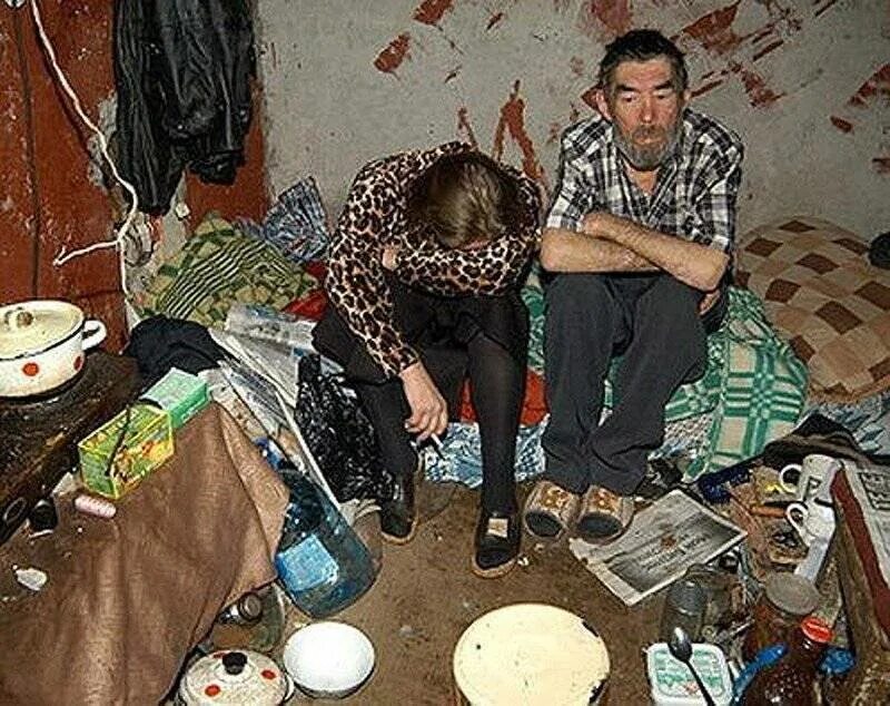 Хата алкаша. Грязно в квартире. Хата алкаша. Хата алкаша. Квартиры алкоголиков и наркоманов.