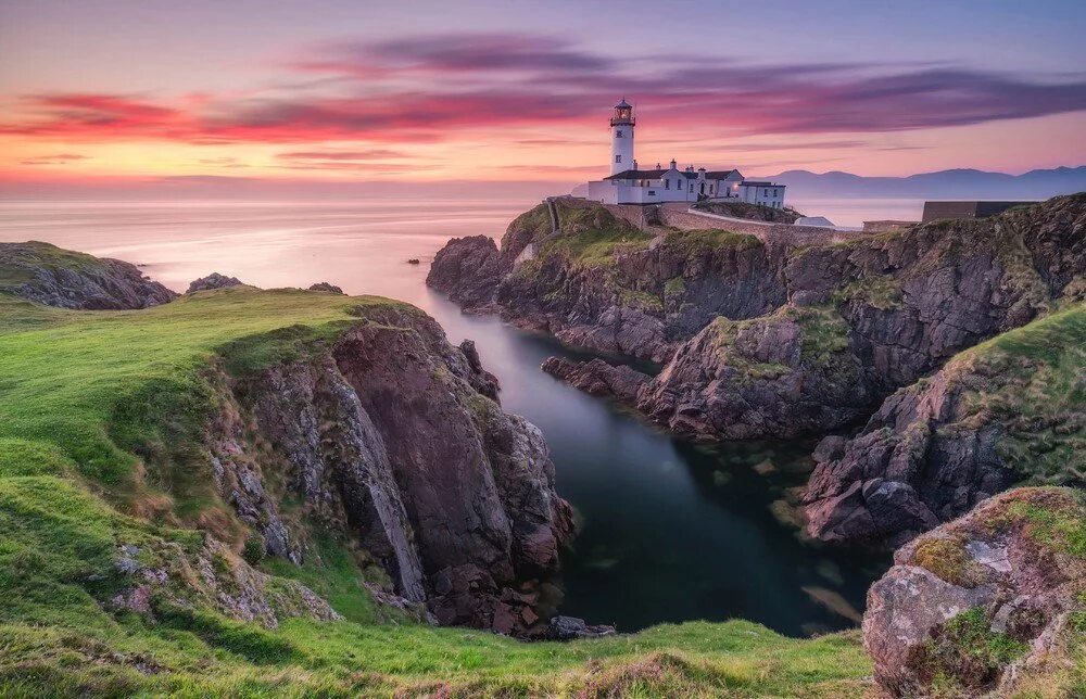 Остров Скай Шотландия Маяк. Северная Ирландия изумрудный остров. Шотландия Дублин. Замок на острове Скай в Шотландии. Scotland is beautiful