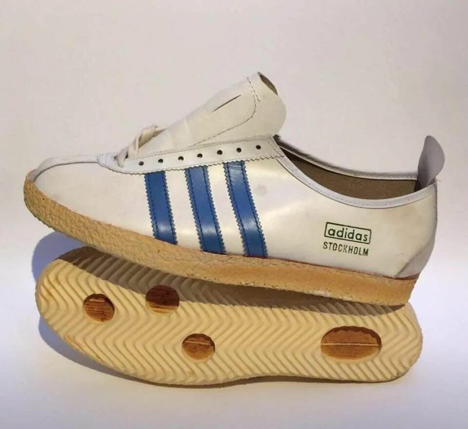 Кроссовки адидас германия. Кроссовки адидас Винтаж 80. Adidas Classic Shoes. Adidas Samba made in West Germany. Адидас Винтаж кроссовки.