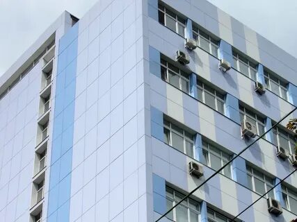 Установка кондиционера на фасаде многоквартирного