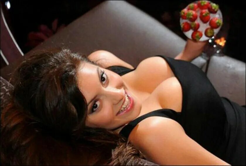 Видео баб 30. Красивая пожилая женщина. Модель плюс-сайз эшли грэм. Видео баб 30. Люсия яворчекова.