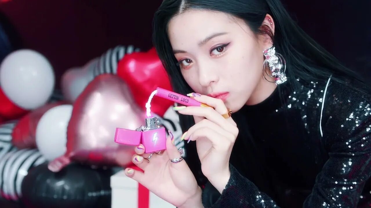 Itzy break. Рюджин кпоп. itzy ryujin loco. рюджин itzy. seo yeji.