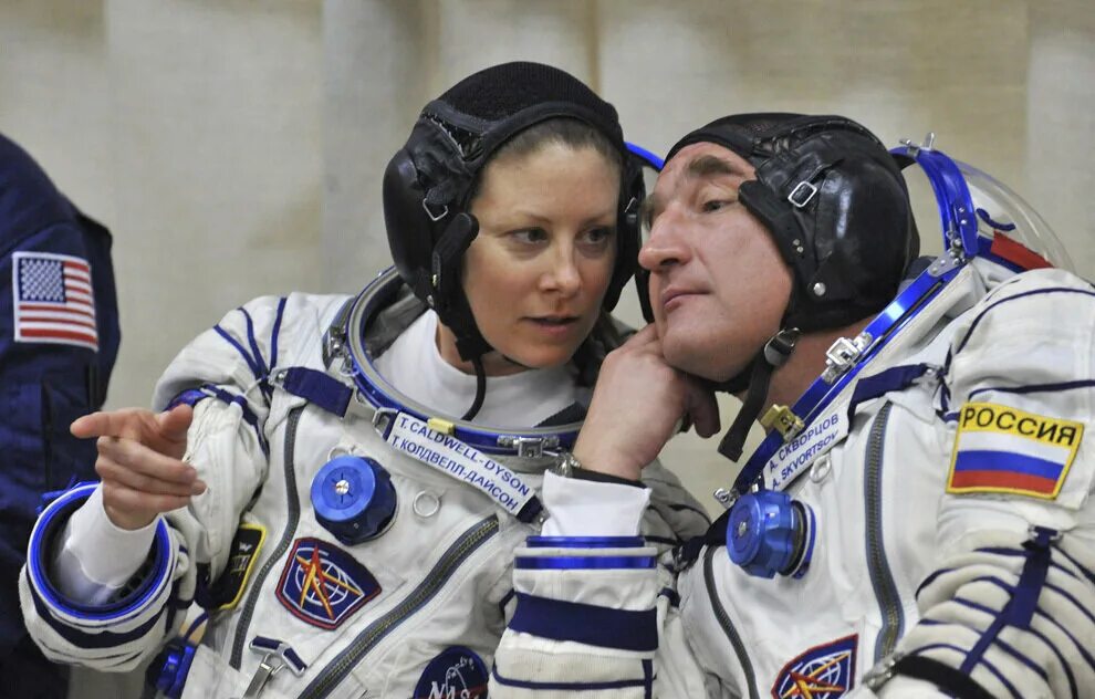 Какие космонавты летали в 2021 году. Кристиан Винтер космонавтка. Трейси Дайсон астронавт. Космонавты России. Русские и американские космонавты.