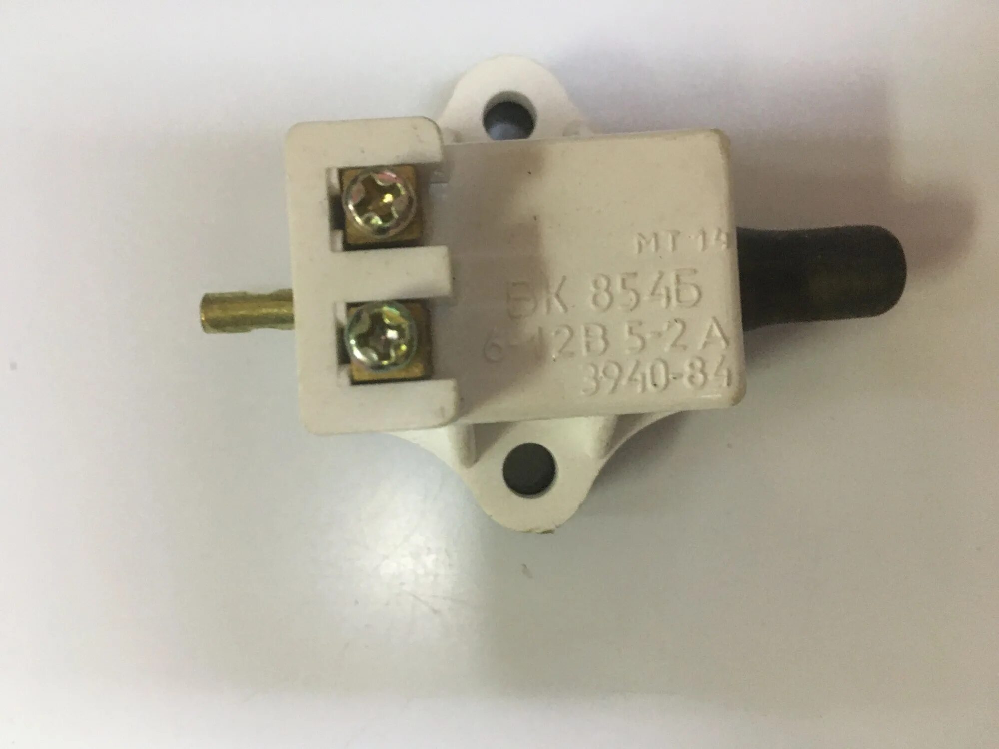 Выключатель заднего хода урал 4320. Выключатель заднего хода камаз 4118. Датчик сигнала торможения урал 4320. Выключатель сигнала урал 4320. Лягушка на урал 4320.