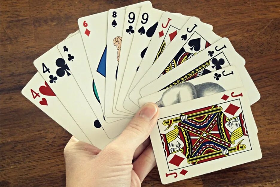 Бостон карточная игра. Карточные игры на под наподобие уно. Deuce, a two in a Deck of Cards. Hot game Cards. Play cards game