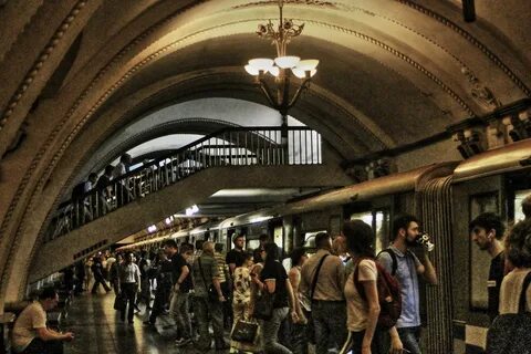 Метро будни