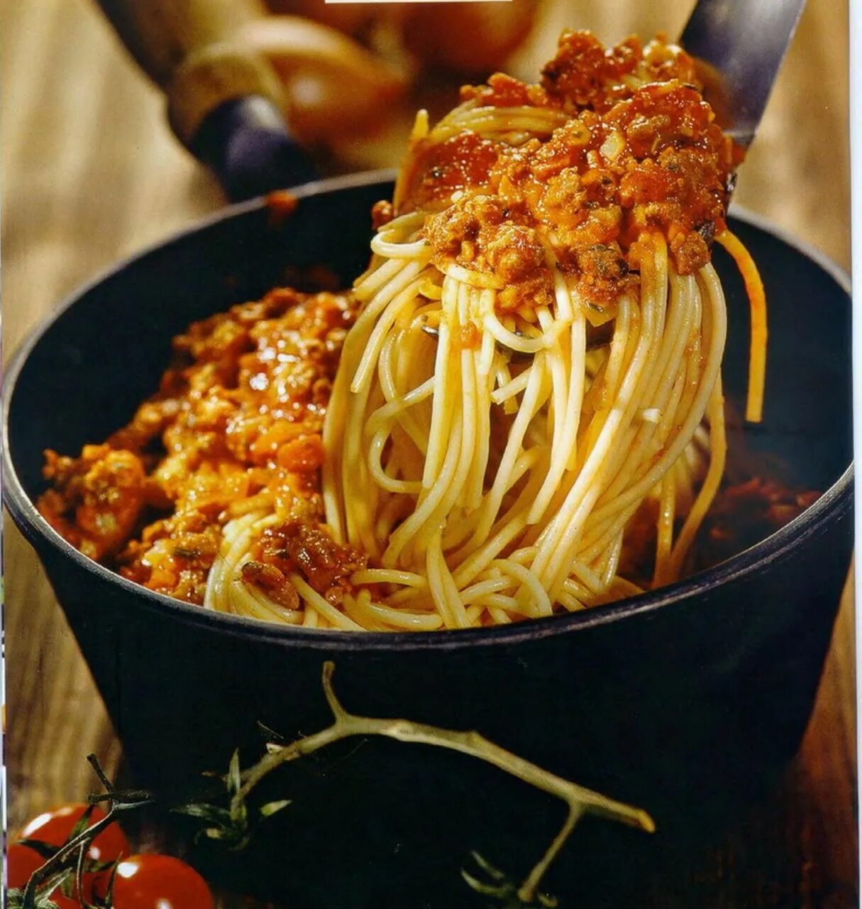 Спагетти с пастой болоньезе с фаршем рецепт. Спагетти Полонез. Спагетти баланьез. Болоньезе. Макароны под соусом болоньезе с фаршем.