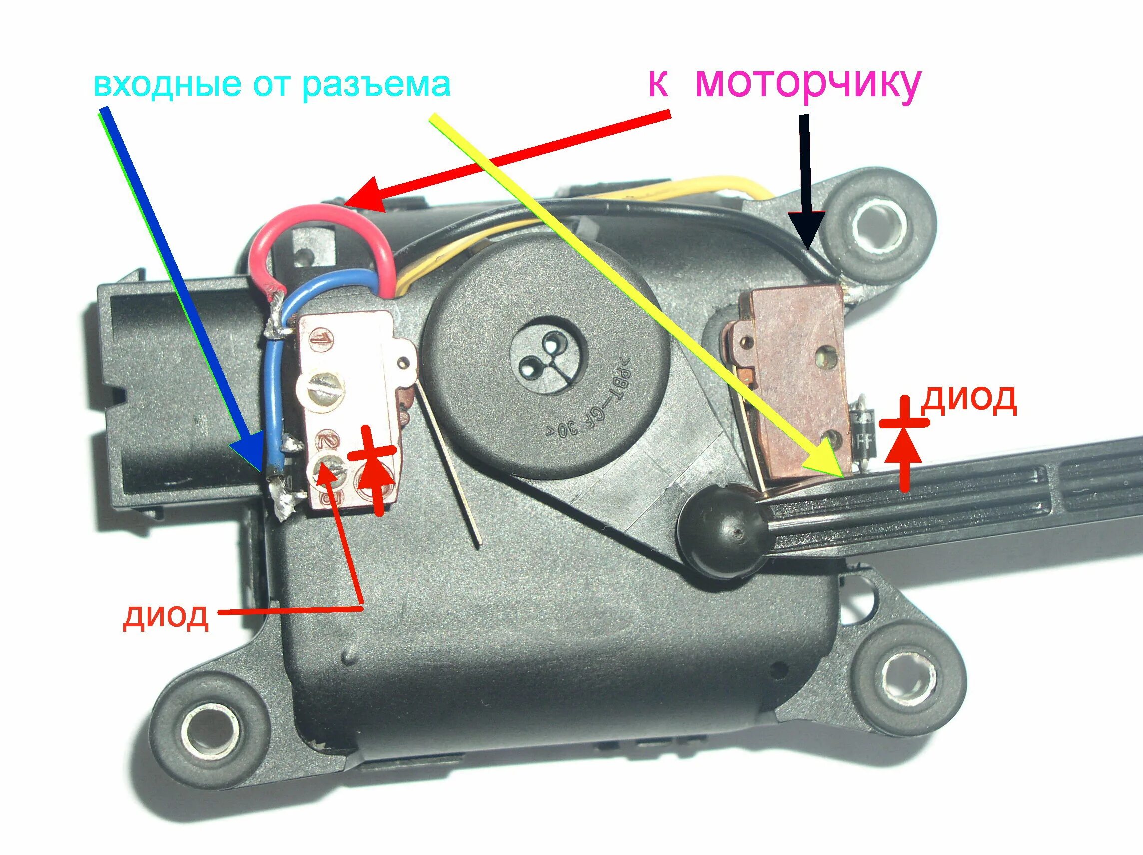 Привод заслонки воздуха. Моторчик рециркуляции воздуха Приора. Моторчик заслонки Калина 1 универсал. Опель Зафира моторчик заслонки рециркуляции.