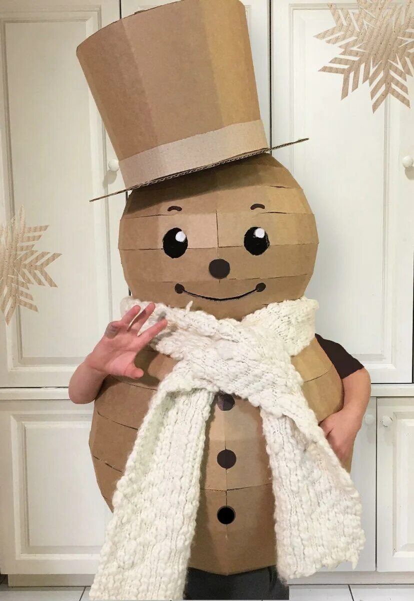 снеговик из картона. как сделать снеговика из картона объемного. снеговик из картонной коробки. как сделать снеговика из картона объемного. поделка снеговик.