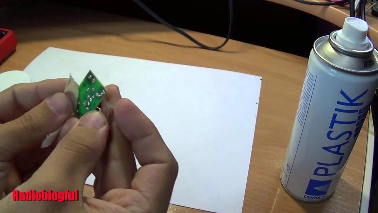 Защитный спрей для плат. Лак для печатных плат аэрозоль. Лак для плат электроники. Защита платы от влаги. Защита платы от влаги.