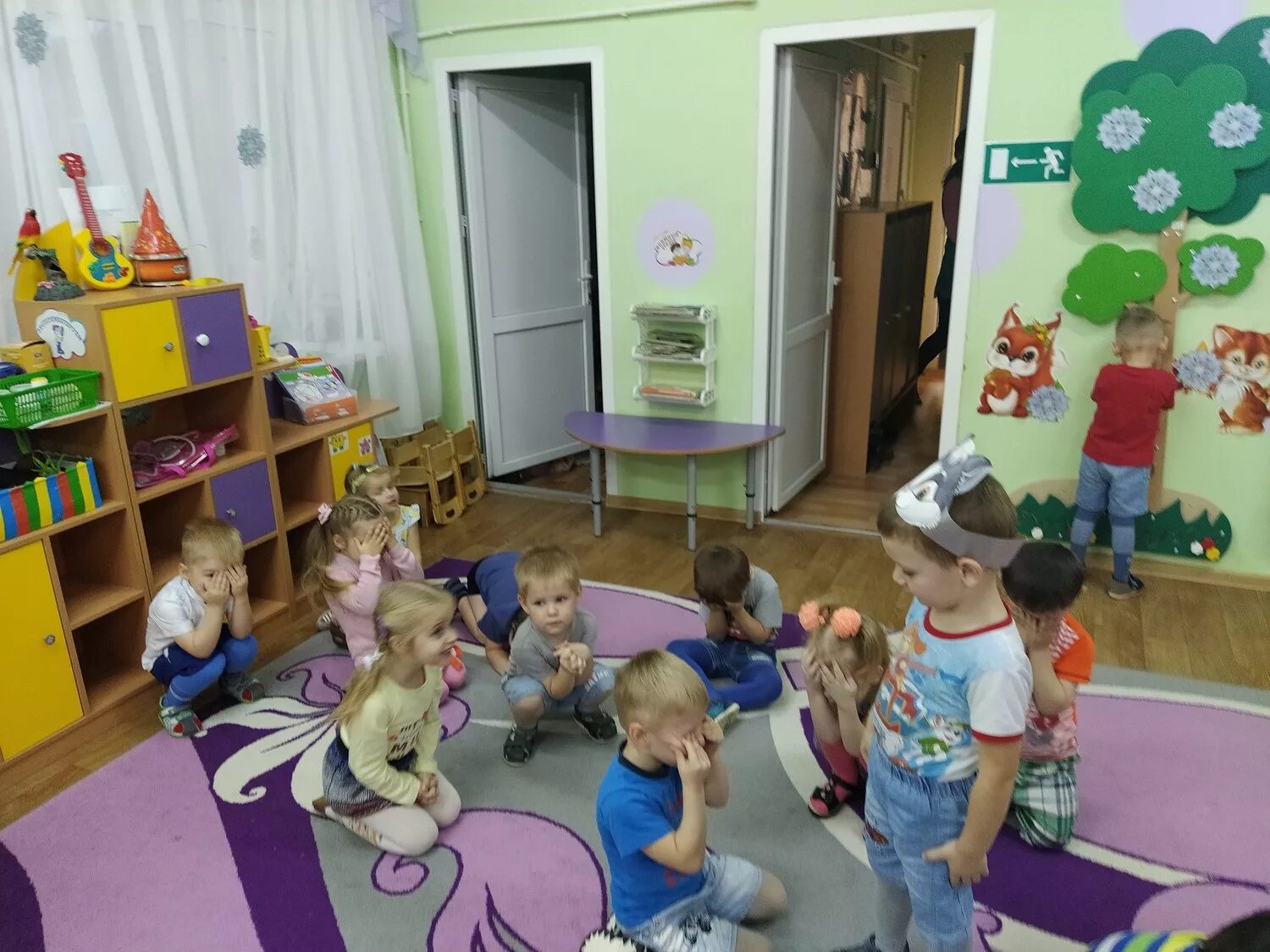 попрыгунчики воробушки подвижная игра. картотека сюжетно-подвижных игр для детей 3-4. воробушки и кот младшая группа. воробушки и кот младшая группа. кот и воробушки подвижная игра младшая группа.