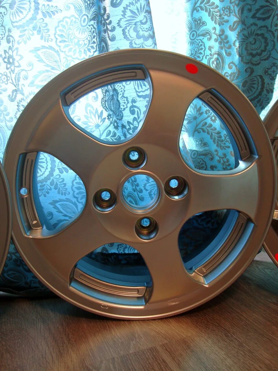 Диски chevrolet lacetti r15 оригинал. Диски литые r15 нива шевроле оригинал. 3. Литые диски р15 на шевроле. Литые диски на ниву шевроле r15.