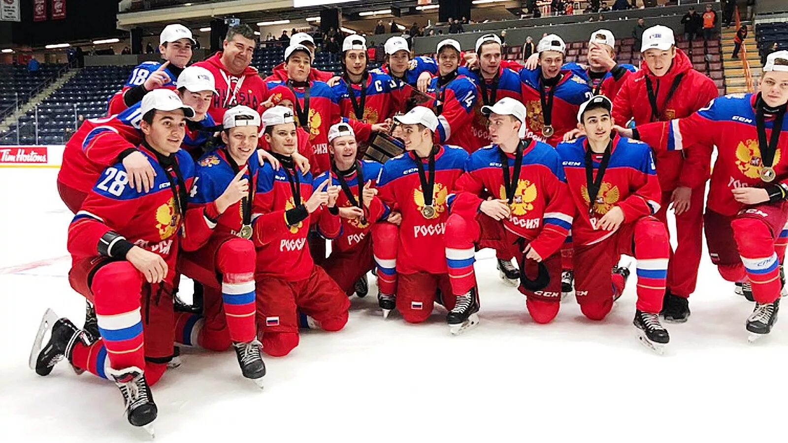 Чм по хоккею с шайбой. U17 сборная России по хоккею. ЧМ по хоккею 2002 сборная России. Состав юниорской сборной России по хоккею. Молодёжная СБОРАНЯ по хоккею 2003 Канада.