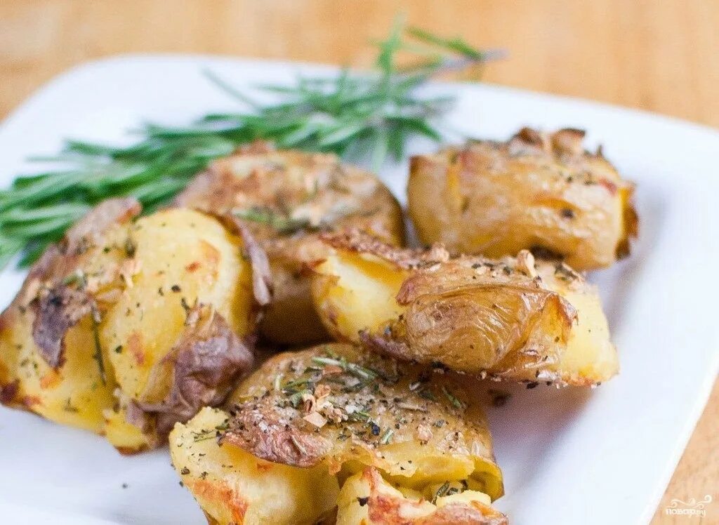 Розмарин в духовке. Баранья нога запеченная. Минтай с розмарином. Дорадо в духовке с лимоном и розмарином. Свинина с розмарином.