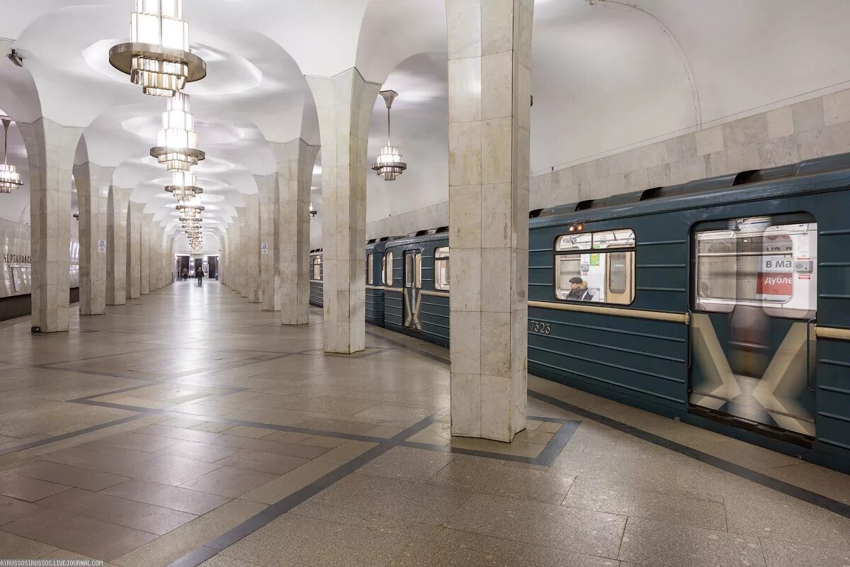 магазин метро чертановская. улица академика янгеля (москва). чертаново станция метро. станция метро южная москва. станция метро чертановская.