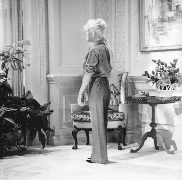 Something s gotten. что-то должно случиться фильм 1962 постер. снимки мэрилин монро. стиль мэрилин монро. Something s gotten.