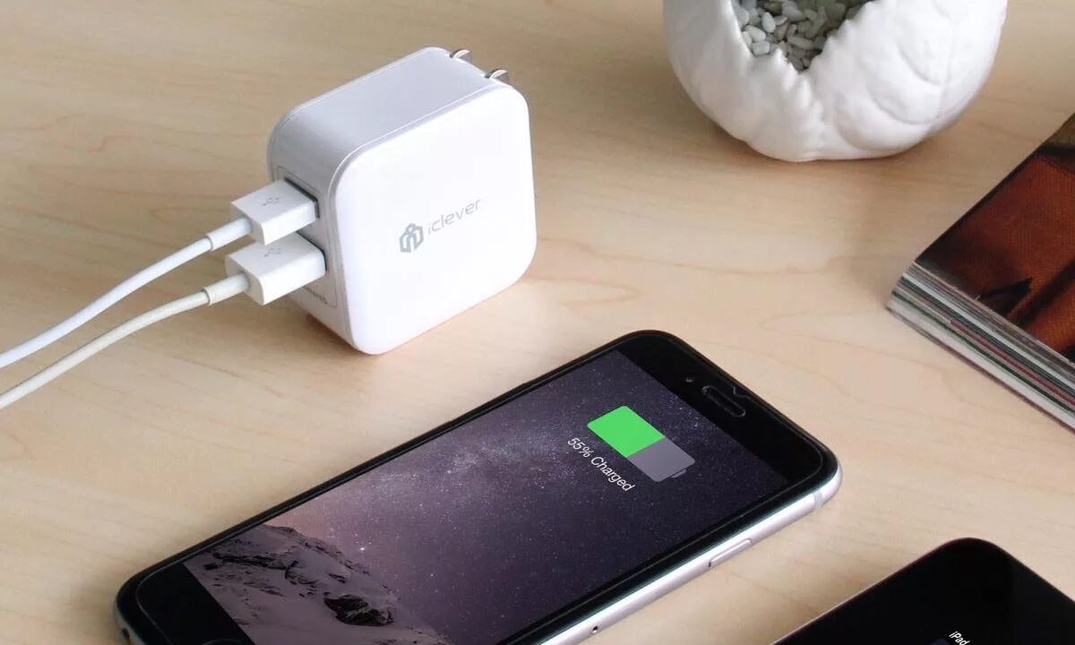 Как понять зарядился. Iphone 13 Pro зарядка. Быстрая зарядка для iphone. Быстрая зарядка айфон. Зарядка для айфона быстрая зарядка.