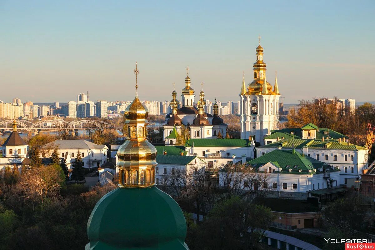 Киево-Печерская Лавра Киев. Киево Печерский монастырь в Киеве. Киево-Печерская Лавра (Печерский монастырь). Киево-Печерская Лавра Киев 1051.