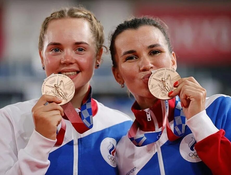 Спортсмены призеры олимпийских игр. Гульназ Хатунцева. Мария Новолодская. Гульназ Хатунцева олимпиада. Гульназ Хатунцева и Мария Новолодская.