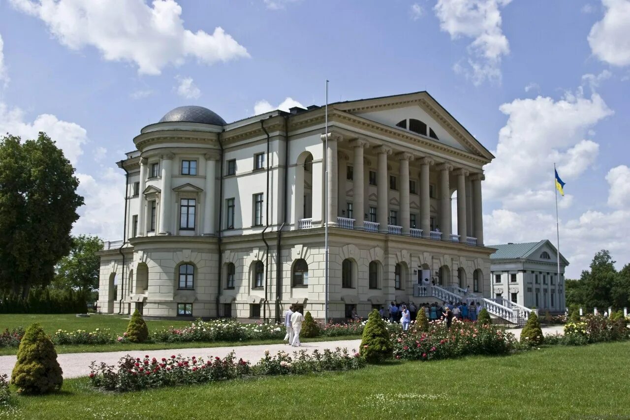 Дворец Разумовского (Батурин). Батурин дворец резиденция.