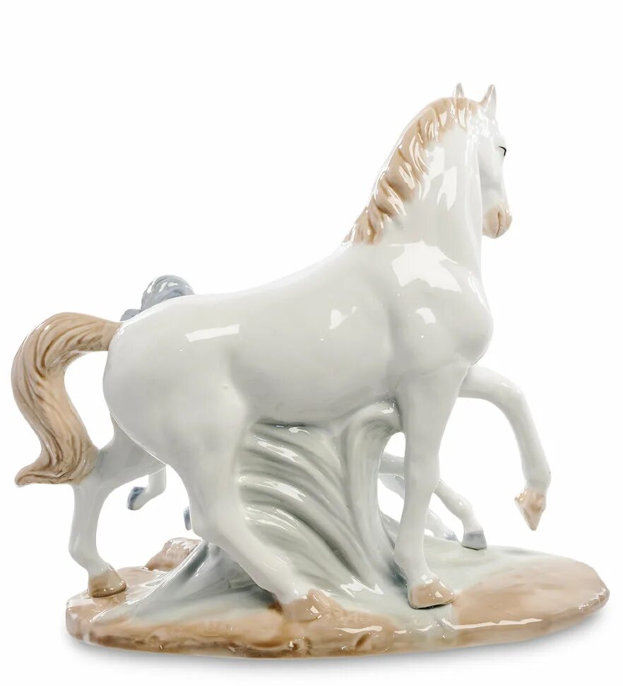 Статуэтка «лошадка». Фигурка "лошадь". Лошадь фарфор. Лошадки лежачие фарфор. Лошадь фарфор.